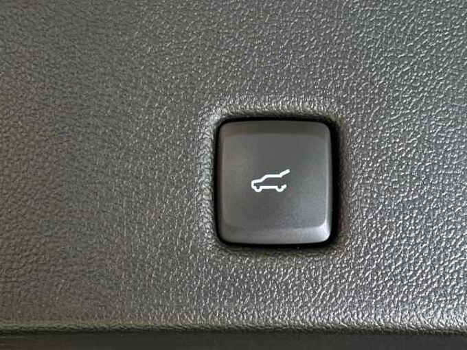 Ford Kuga Titanium+Automatik+AHK+Pano+Head-Up+Kamera 