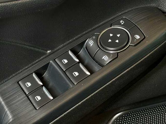 Ford Kuga Titanium+Automatik+AHK+Pano+Head-Up+Kamera 