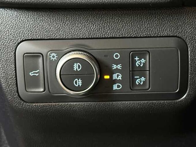 Ford Kuga Titanium+Automatik+AHK+Pano+Head-Up+Kamera 