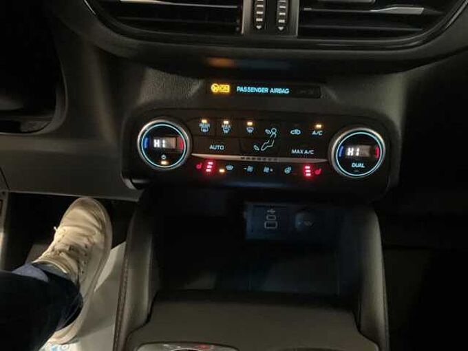 Ford Kuga Plug-In Hybrid ST-Line Winter-P. NAVI. PDC. RÜCKF.