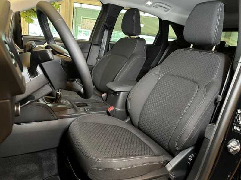 Ford Kuga Titanium 360-Grad-Kamera+LED-Scheinwerfer+Tempomat+Navi Titanium 360-Grad-Kamera+LED-Scheinwerfer+Tempomat+Navi