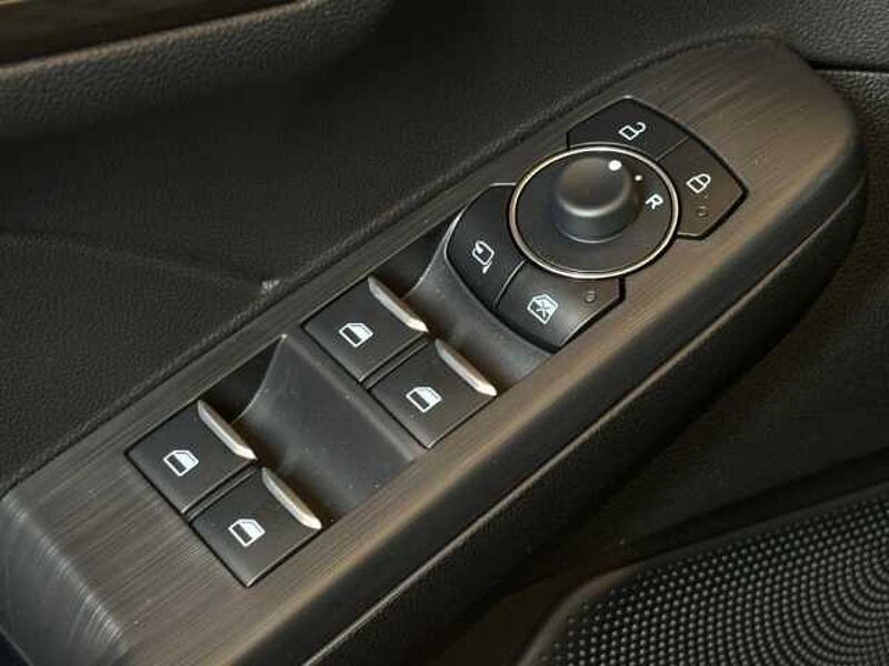 Ford Kuga Titanium 360-Grad-Kamera+LED-Scheinwerfer+Tempomat+Navi Titanium 360-Grad-Kamera+LED-Scheinwerfer+Tempomat+Navi