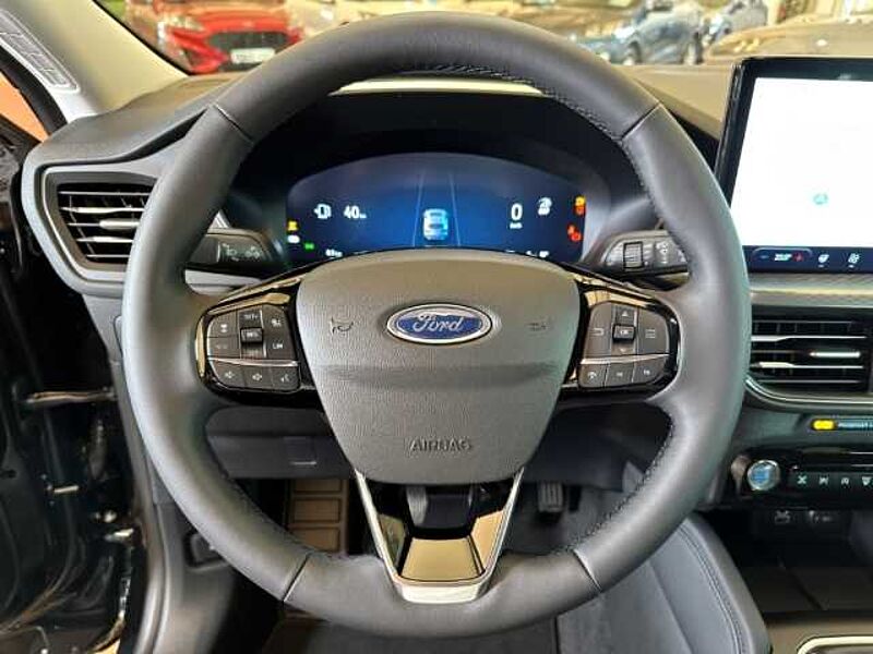 Ford Kuga Titanium 360-Grad-Kamera+LED-Scheinwerfer+Tempomat+Navi Titanium 360-Grad-Kamera+LED-Scheinwerfer+Tempomat+Navi