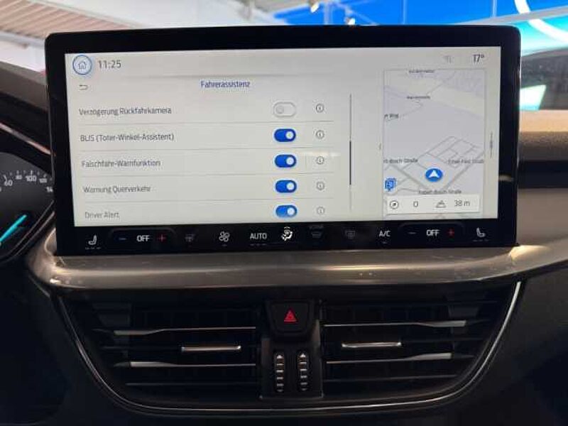 Ford Focus Titanium Turnier Automatik+Rückfahrkamera+Navi+Tempomat Titanium Turnier Automatik+Rückfahrkamera+Navi+Tempomat