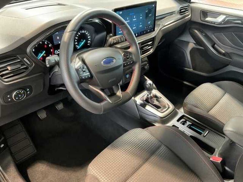 Ford Focus ST-Line+LED+Kamera+Head-UP+Navi+Keyless GO
