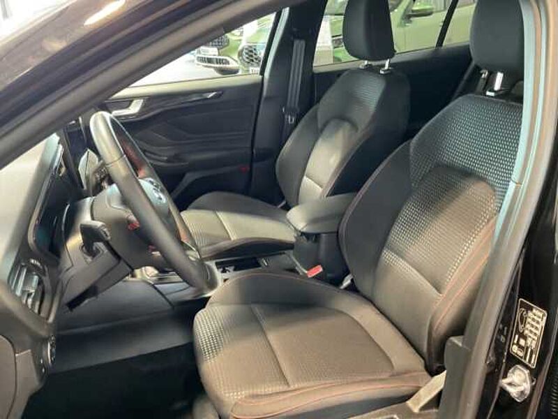 Ford Focus ST-Line+LED+Kamera+Head-UP+Navi+Keyless GO