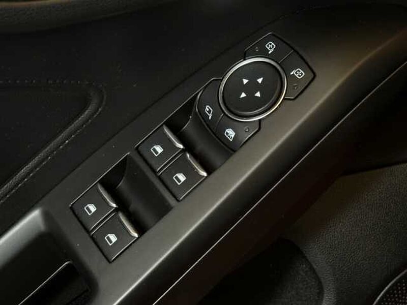 Ford Focus Titanium+Automatik+Navi+Kamera+Key-Free