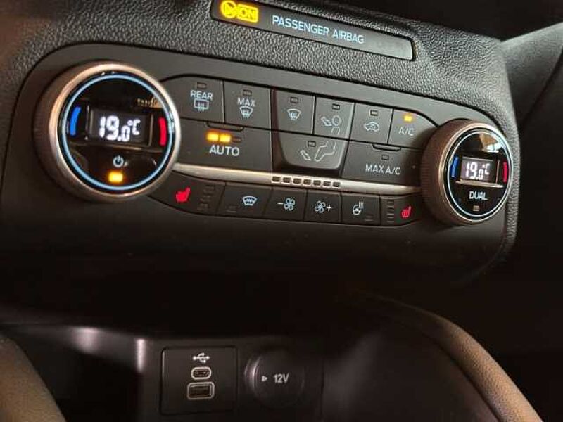 Ford Kuga Titanium+AHK+Rückfahrkamera+Navi+Key-Free