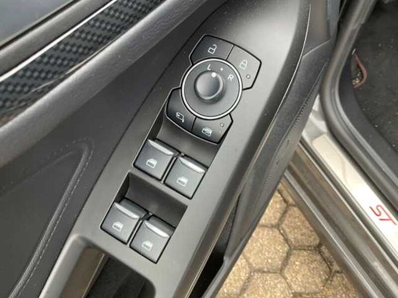 Ford Focus ST-Line X AHK. Pano. Winter-P. Rückf.