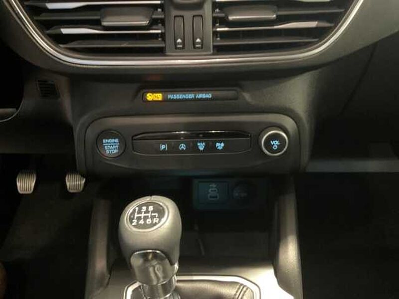 Ford Focus Titanium Winter-P. RÜCKF. PDC. NAVI. Allwetterreifen