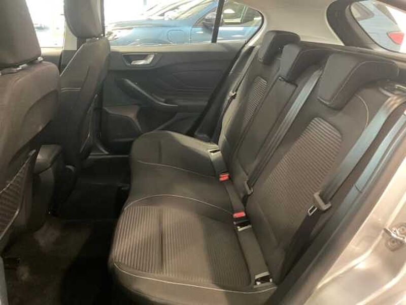 Ford Focus Titanium Winter-P. RÜCKF. PDC. NAVI. Allwetterreifen