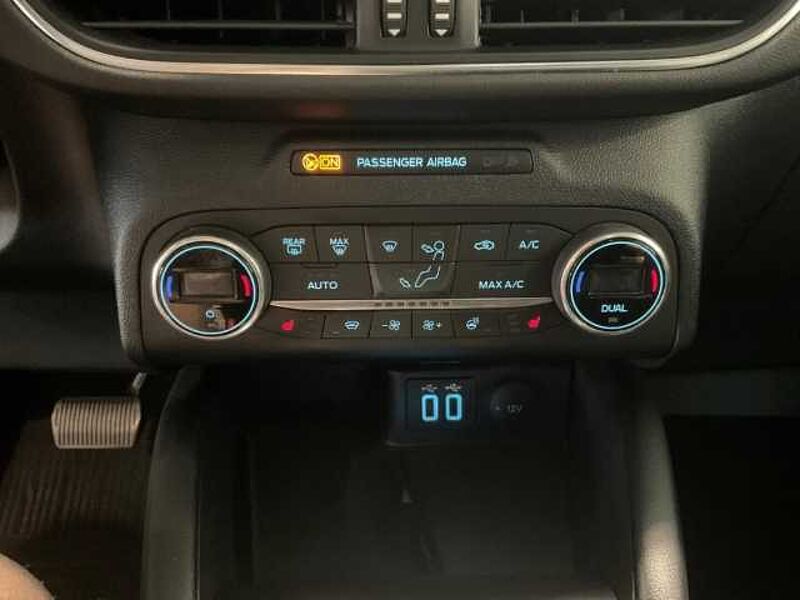 Ford Kuga Vignale FHEV AWD+elek. AHK+Pano+LED+B&O+Navi