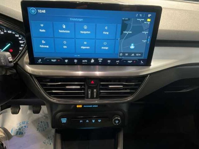 Ford Focus Titanium RÜCKF .PDC. NAVI. +4 Jahre Garantie