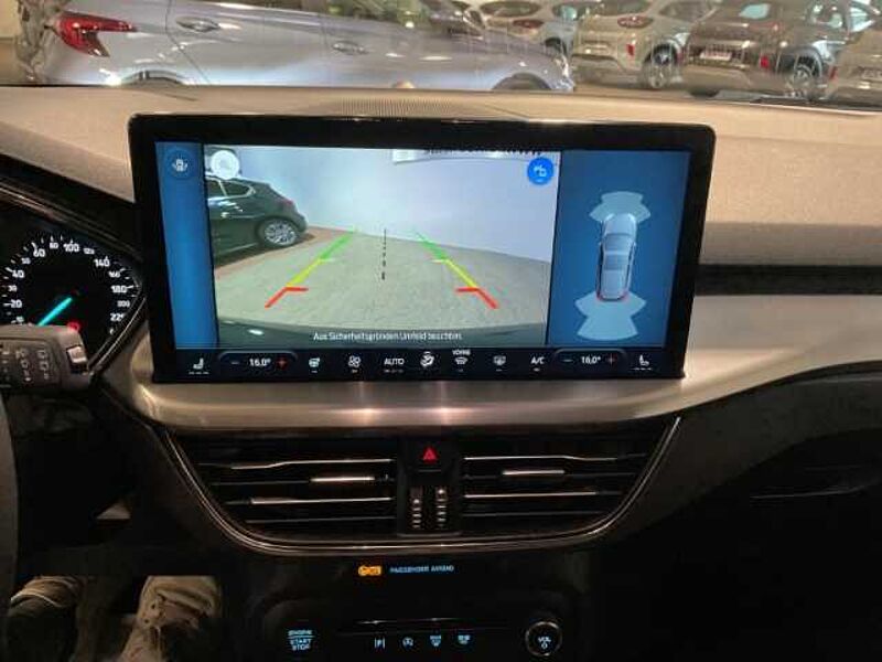 Ford Focus Titanium RÜCKF .PDC. NAVI. +4 Jahre Garantie