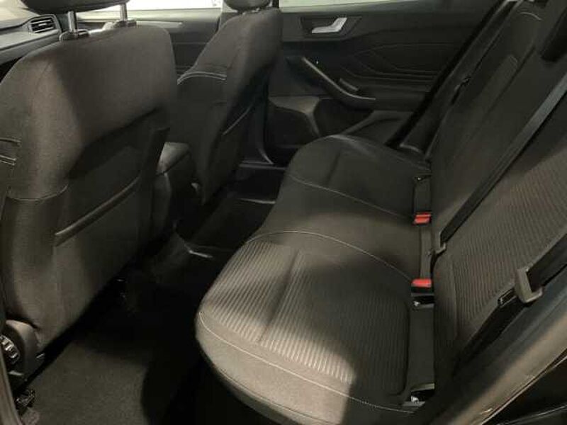 Ford Focus Titanium RÜCKF .PDC. NAVI. +4 Jahre Garantie