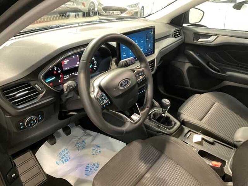 Ford Focus Titanium RÜCKF .PDC. NAVI. +4 Jahre Garantie