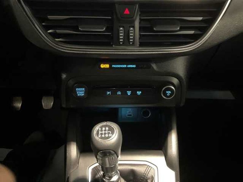 Ford Focus Turnier Titanium RÜCKF. Winter-P. NAVI. PDC