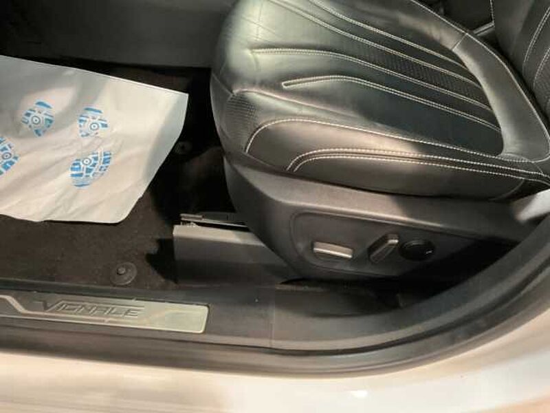 Ford Kuga Plug-In Hybrid Vignale elektr AHK. NAVI. RÜCKF. Winter-P