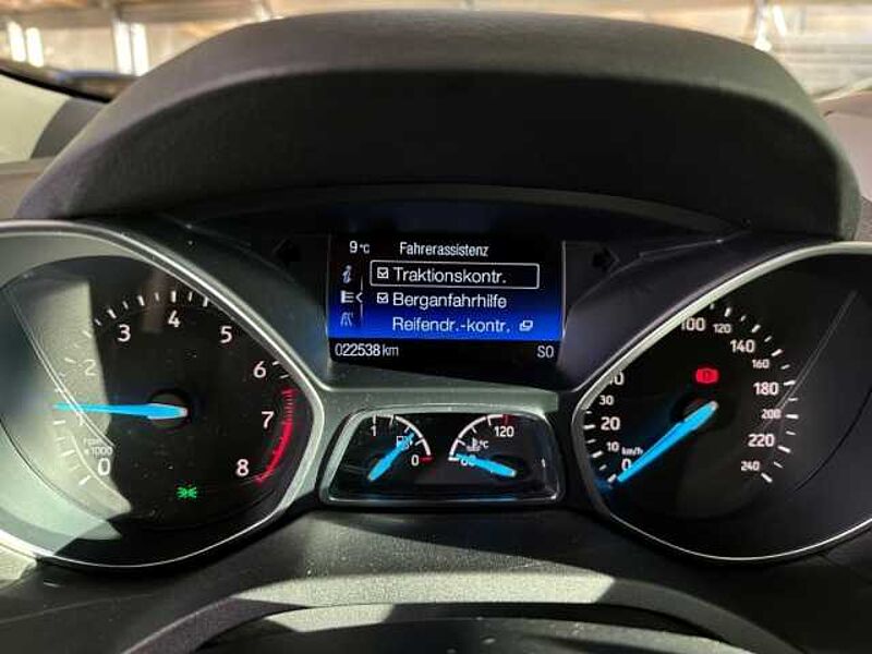 Ford Kuga Titanium+Kamera+Navi+Key-Free+Winter-P.