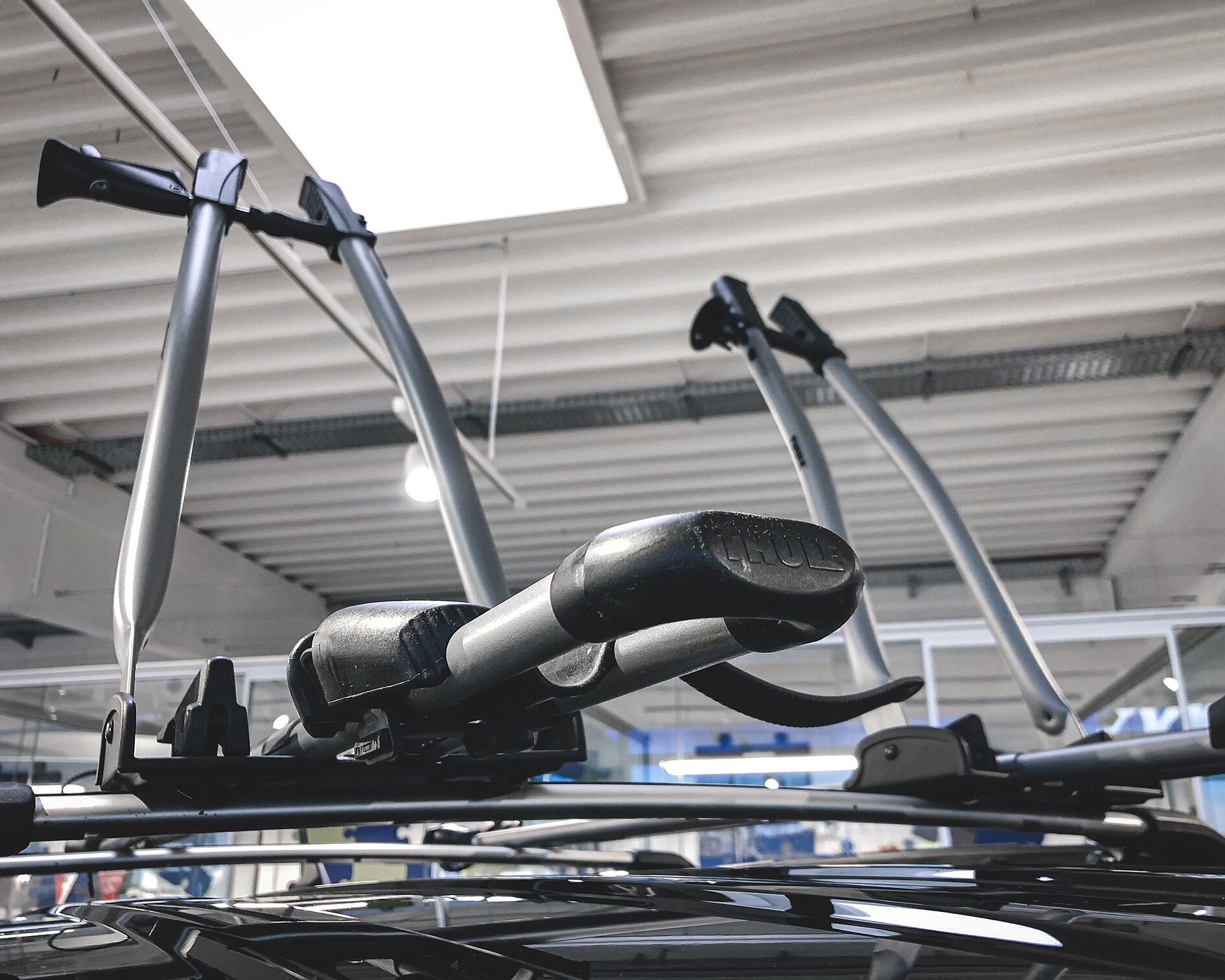 Zu sehen ist eine Konstruktion, die als Zubehörteil einem Auto ausgestattet werden kann